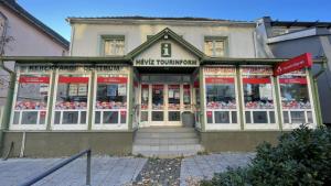 Das Tourinform-Büro Hévíz wird für die Hochsaison erneuert
