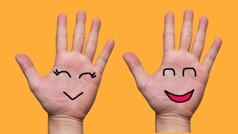 DERŰS KÉZ és UJJAK-JÓGÁJA