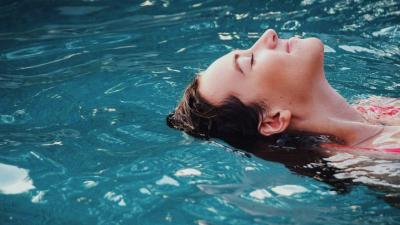 Stress and cold toes dissolve in thermal water