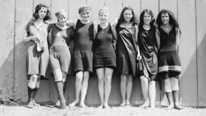 Vom Textilmeer zum Mini-Bikini! Bademodentrends um die Jahrhundertwende