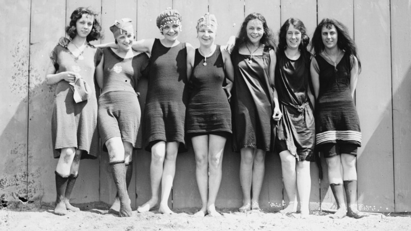 Vom Textilmeer zum Mini-Bikini! Bademodentrends um die Jahrhundertwende