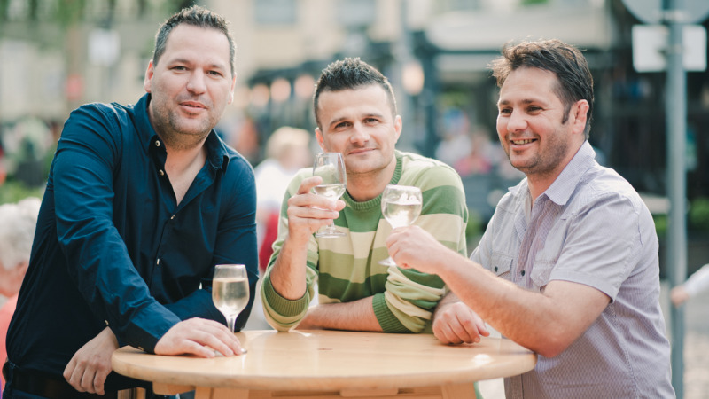 Genießen Sie auch die Sommerfestivals, Konzerte und Tänze im Juli!