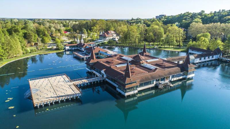 DIE SOMMERSAISON HAT IN HÉVÍZ BEGONNEN! AUF 100%